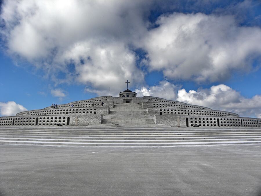 Sacrario militare sulla cima del Monte Grappa