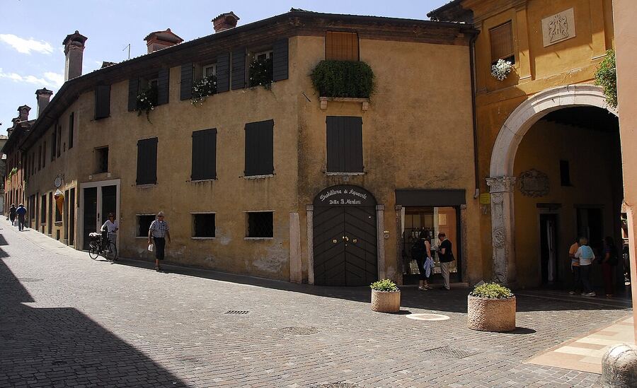 Storica distilleria Nardini a Bassano del Grappa