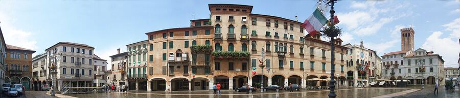 Piazza della Libertà a Bassano del Grappa