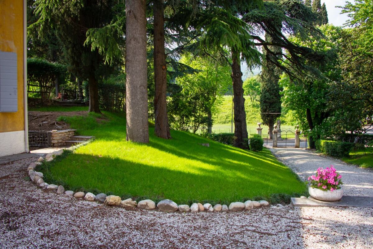 Ingresso e viale d'accesso di Villa Giolai